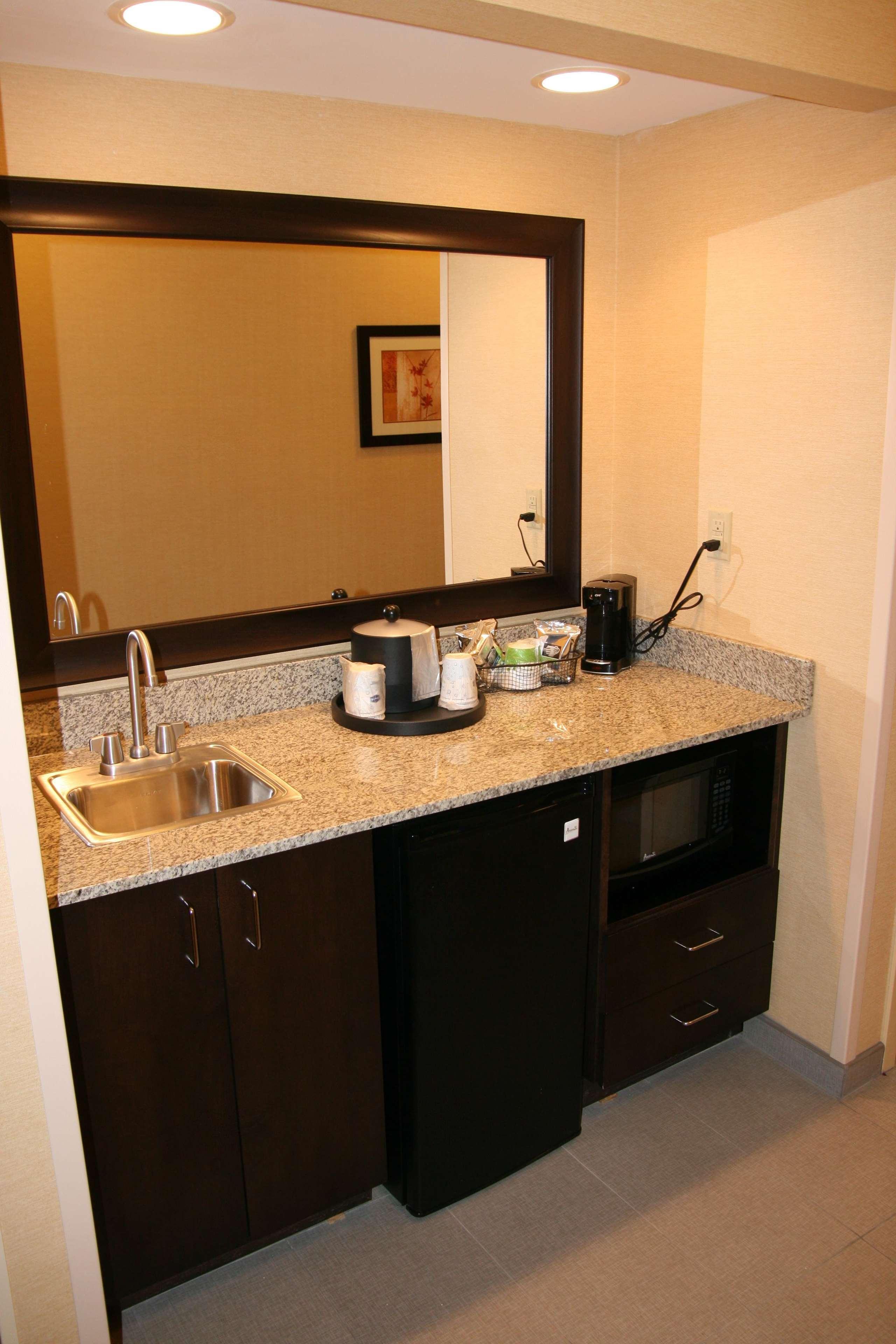 Hampton Inn Turnersville Blackwood Room photo